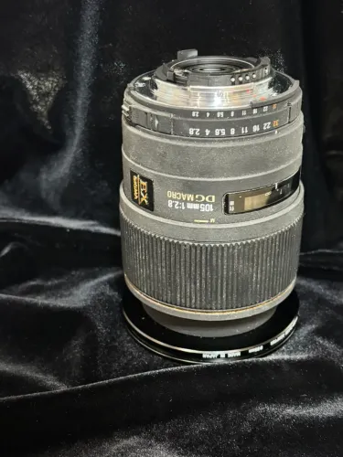 Lente Sigma 105mm f/2.8 macro para Nikon, quase nova, pouco uso. R$ 4250,00