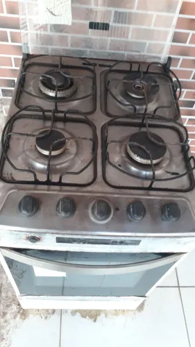 Vendo um fogão usado por 100 reais