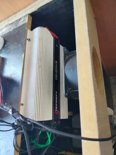 Alto falante fonte modelo