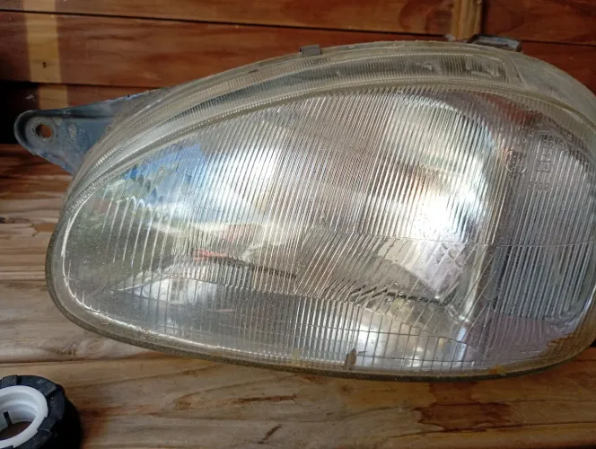Vende-se farol original do Corsa (lado esquerdo)