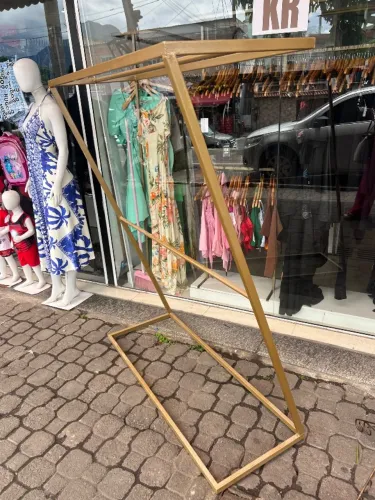 Arara de ferro dourada 