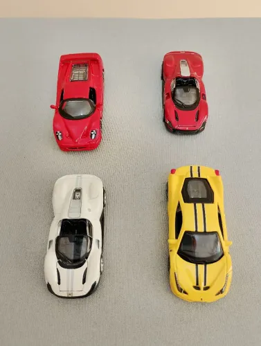 MINIATURAS FERRARI BARUGO EM METAL FUNDIDO 1.64 7 A 8CM COLECIONAVEIS SÃO PAULO