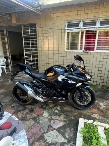 Vende-se Kawasaki ninja 400 