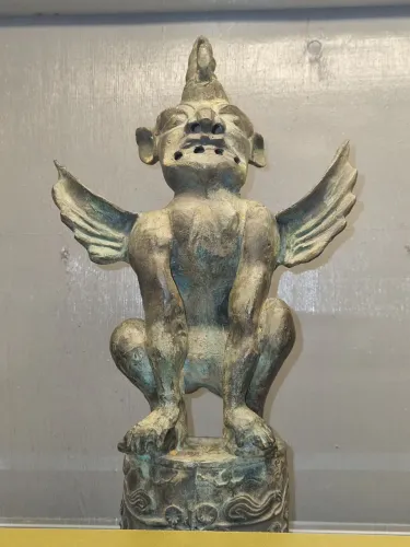 Estatueta de "PAZUZU"