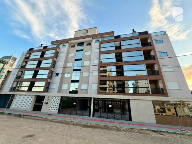 Apartamento mobiliado de 2 dormitórios com suíte à venda no Residencial Antares em Palmas,