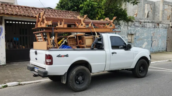 Faço fretes e pequenas mudanças