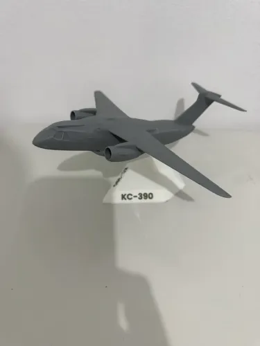 Miniatura KC390 20cm 3D