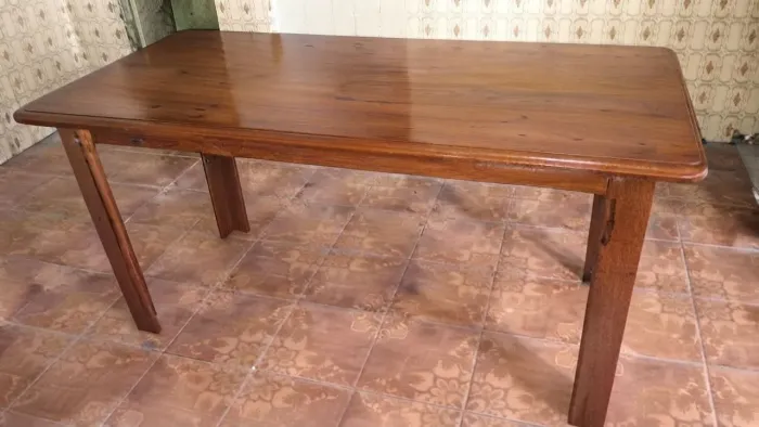 Mesa de jantar de Madeira maciça