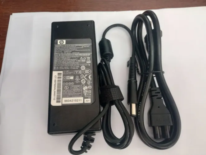 Fonte serve para Dell e HP pino grosso