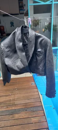 Jaqueta bolero couro italiano preto, 44, forro estiloso,