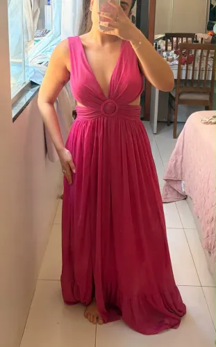 Vestido de festa rosa brilhoso