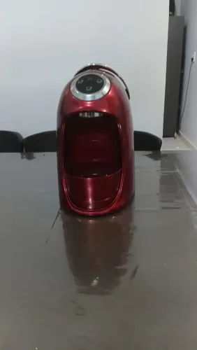 Vendo cafeteira três corações modelo versa vermelha em ótimo estado!