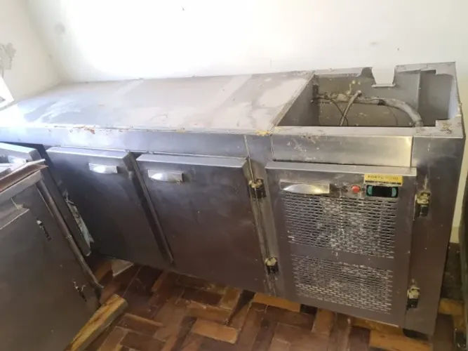 Balcão Refrigerado em Inox 4 Portas sendo 2 Portas Com Motores.