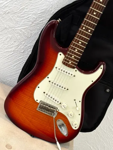 Guitarra Fender Stratocaster Standard Plus top