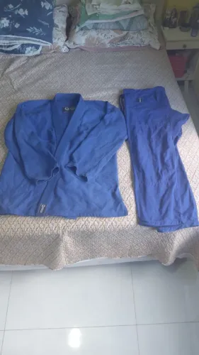 Vendo kimono de judô azul, completo (vagui e calça)