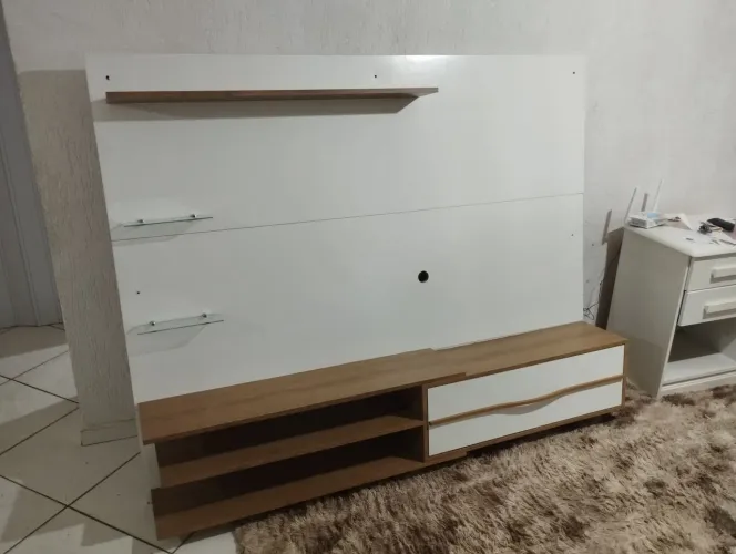 Painel branco grande para TV até 65 polegadas