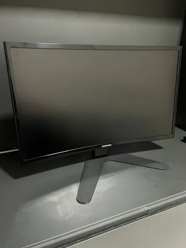 Monitor Samsung Curvo 24 Full HD