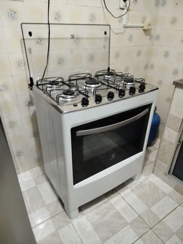 Fogão Electrolux 5 bocas com acendimento automático e forno