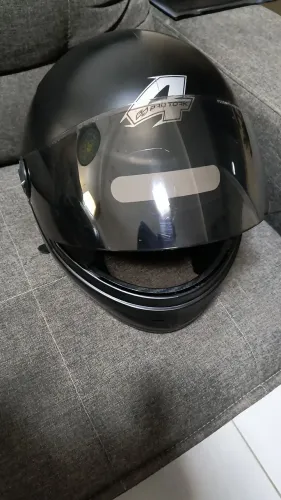 Capacete New Liberty usado $ 100,00.