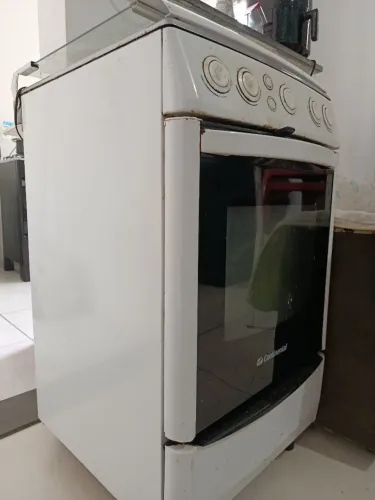 Vendo 2 fogões , pra sair rápido.