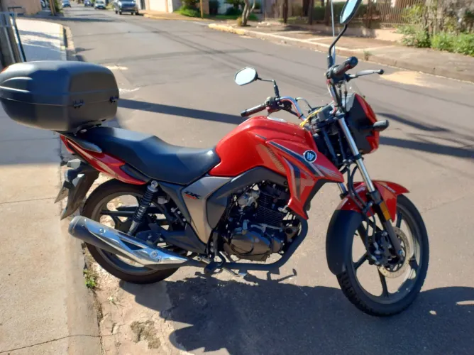 Haojue DK 150 (baixo km e conservada)