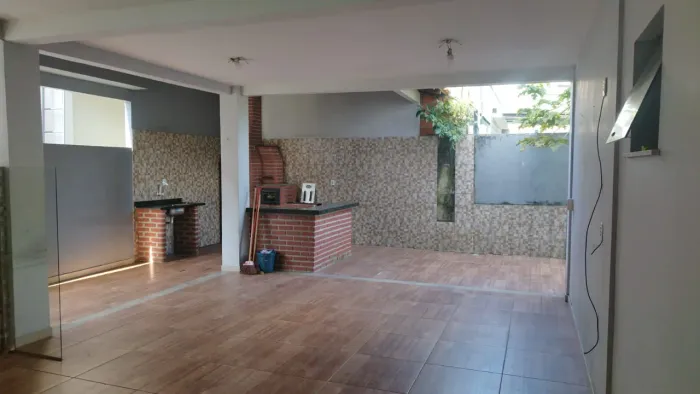Alugo Casa no residencial Castanheira.