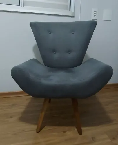 Poltrona Decorativa/Amamentação Suede Cinza - 70x70x90 cm (Excelente Estado)