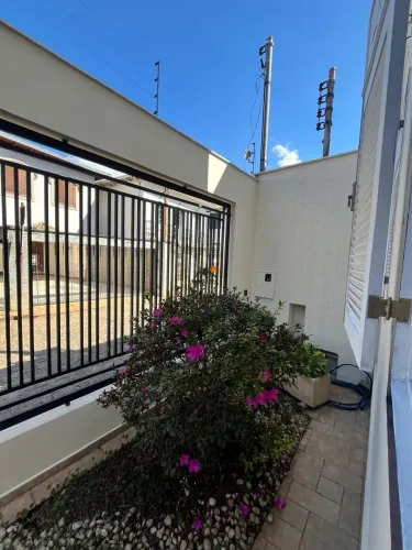 Casa com suítes, hidromassagem e closet