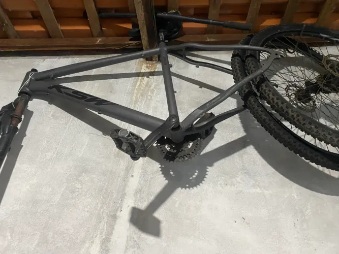 Vendo apenas o quadro aro 29