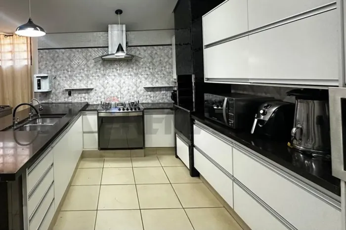 Casa à venda com 4 quartos sendo 2 suítes no Jardim Piratininga - Ribeirão Preto