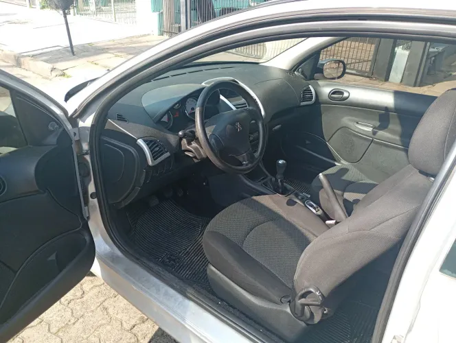 Peugeot 207 XR 1.4 Flex 8V 3P 2012