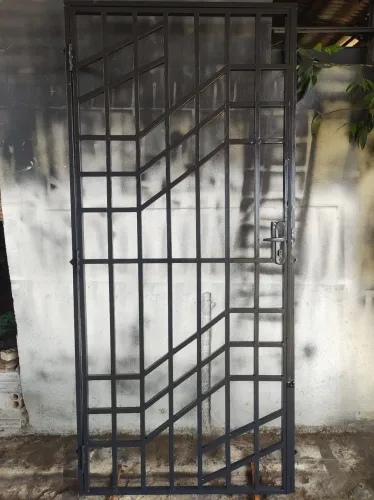 Grade de proteção para porta