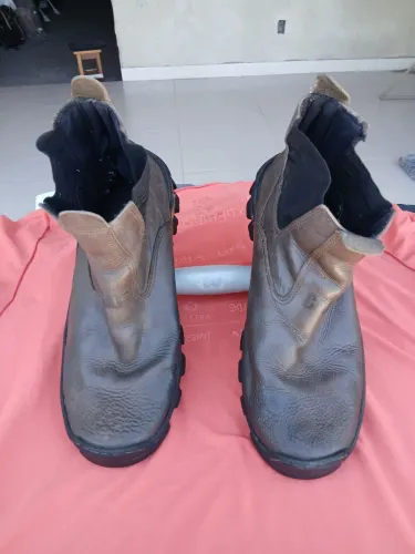 Bota masculina estilo chelsa tamanho 43Bota masculina estilo chelsa tamanho 43