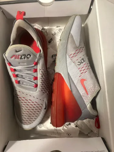 Tênis Nike - Air Max 270