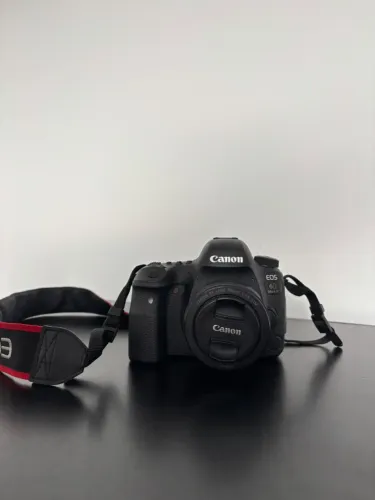 Canon 6D Mark II + 50mm f/1.8 STM + 70-300mm de brinde