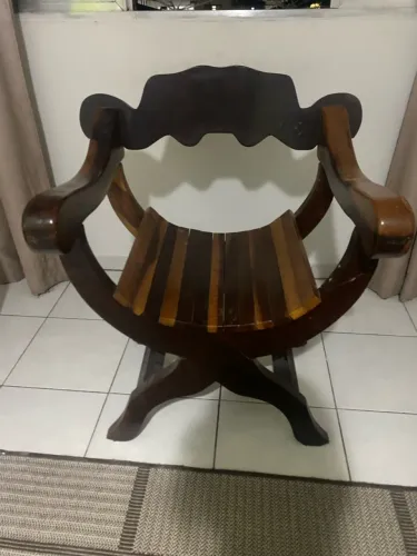 Cadeira de madeira 