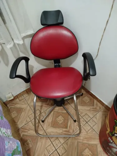 Cadeira para Salão de Beleza em Ótimo Estado