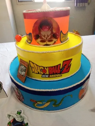 Bolo Fake + acessorios DragonBallz