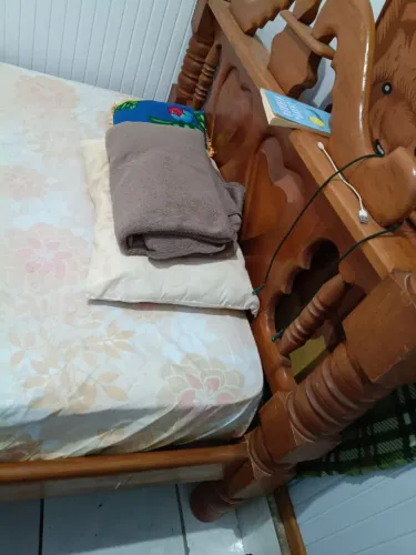 Cama de madeira