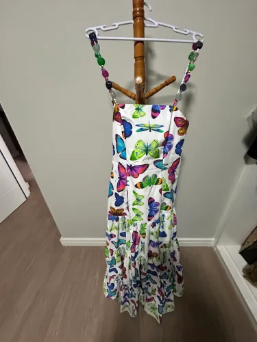 Vestido borboleta lança perfume