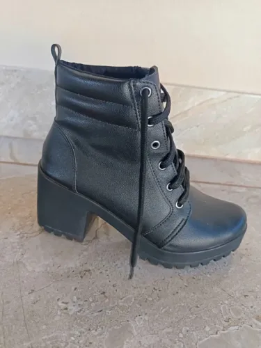 Bota preta de courino