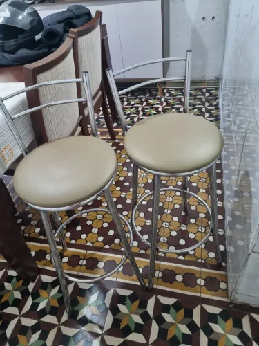 Banquetas em Exelente estado