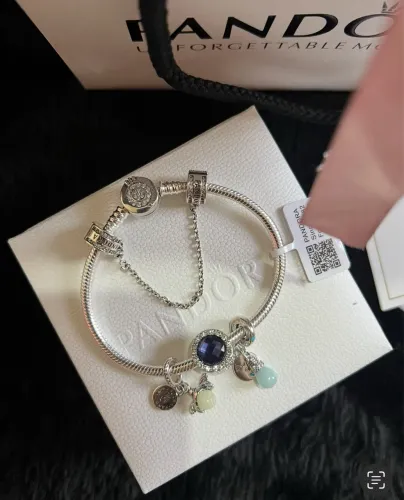 Pulseira Pandora + charms + trava de segurança 