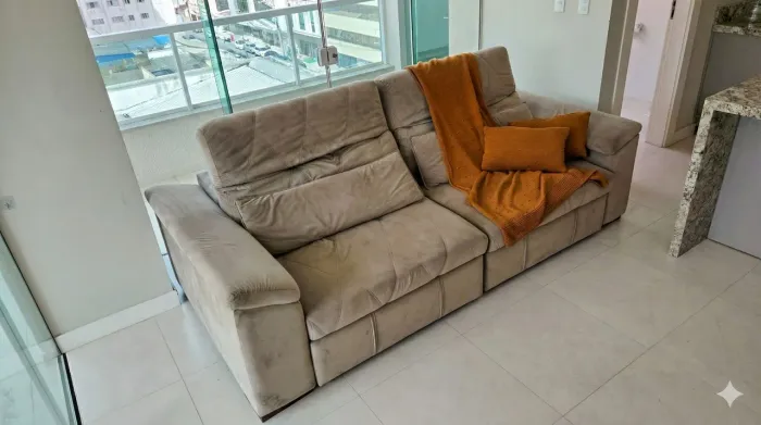 Sofá retrátil elegante e confortável 