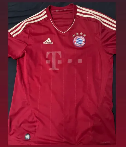 Bayern de Munique da temporada 2012/2013 a famosa camisa do triplete