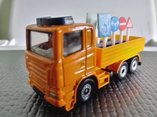 Miniatura Caminhão - Scania Série R 380 SIKU 1322 - VIATURA de APOIO ao TRÁFEGO - 9cm+/-