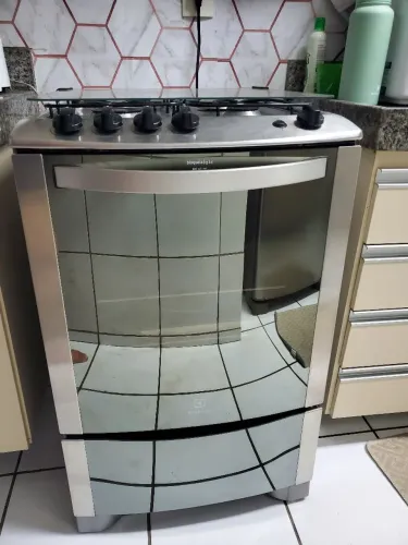 Fogão 4 bocas Eletrolux espelhado