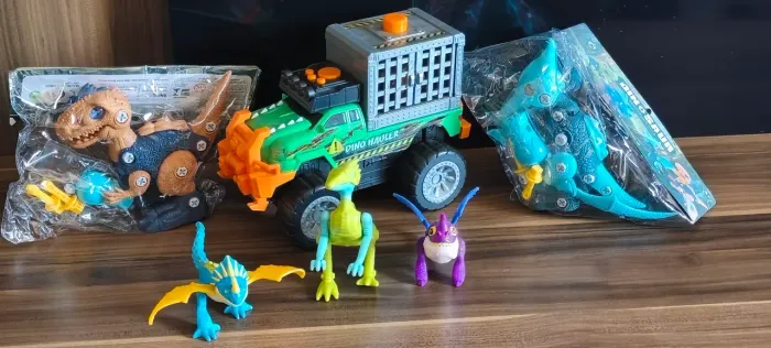 Kit Dinossauro com veículo Road rippers