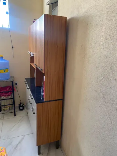 Armário de cozinha e fogão