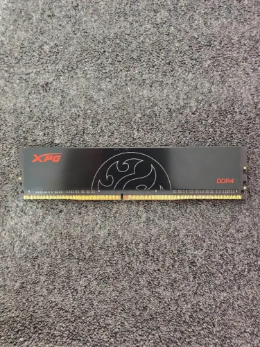 Memória RAM 16GB XPG GAMMIX D10 DDR4 3000MHz CL16 Preta - Excelente Estado